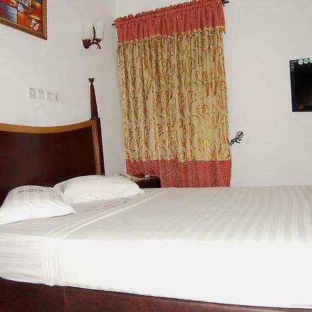 Hotel Residence Jeanne D'Arc Cotonou Kültér fotó
