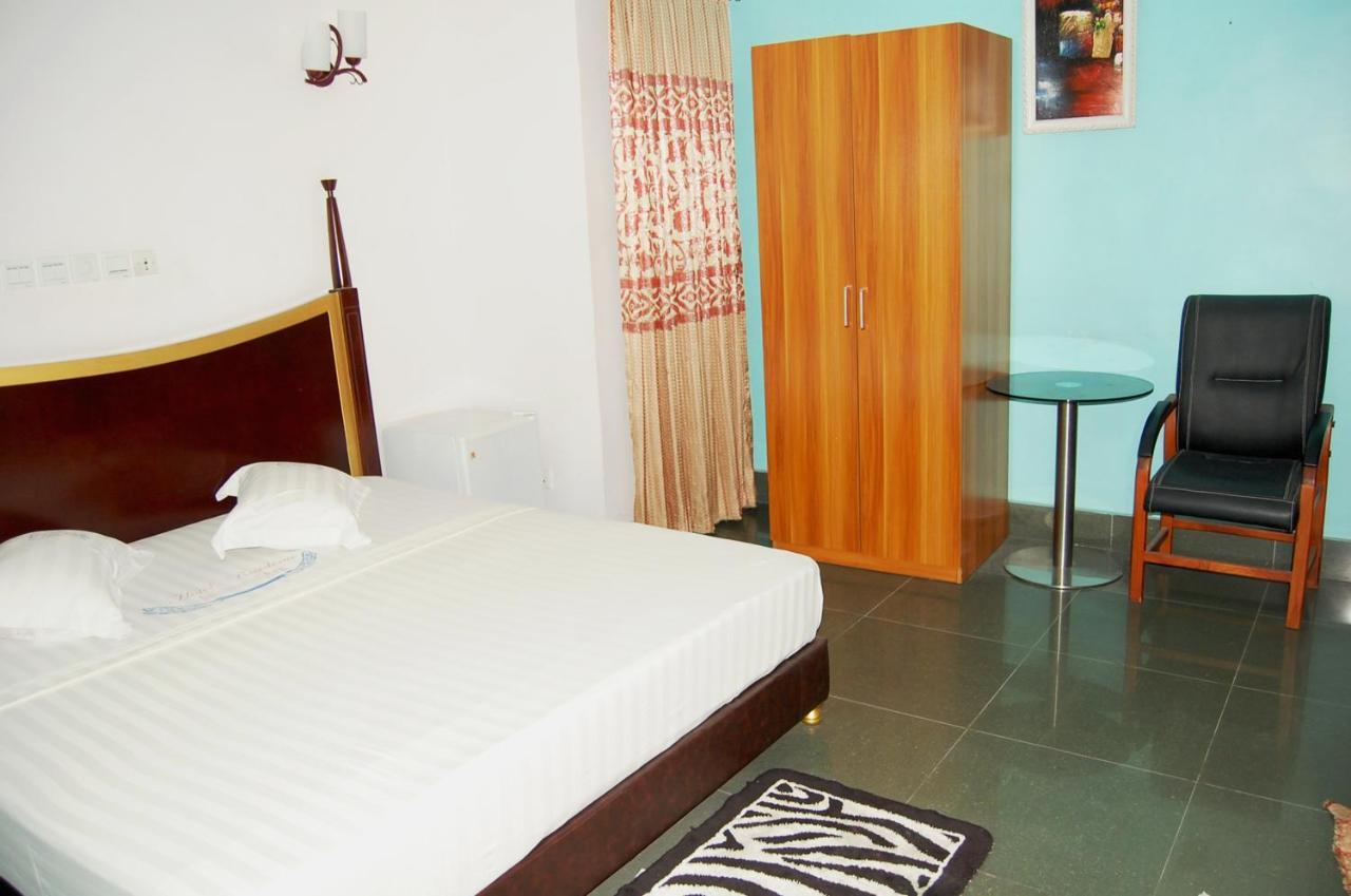 Hotel Residence Jeanne D'Arc Cotonou Kültér fotó